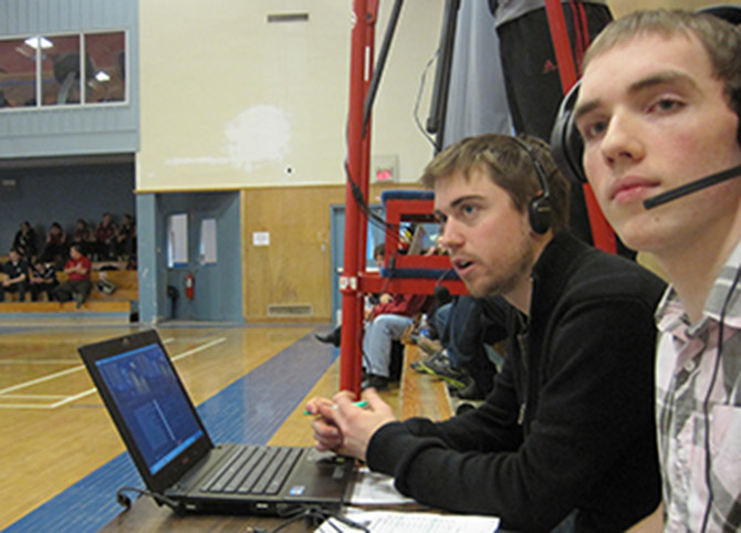 Stephen Campbell (left) and Justin Hartling broadcast 1st quarter basketball action. (Photo: Matthew Woodman)